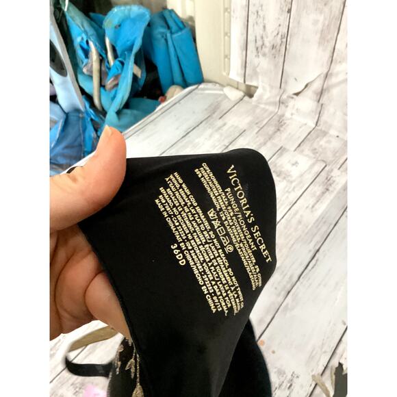 Victoria's Secret Women's Fabulous Plunge Front Hook Black/Red Roses Bra Sz 36DD - Picture 3 of 3